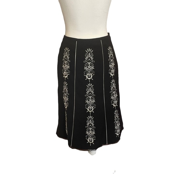 Ann Taylor LOFT A Line Skirt Black with Cream Floral Embroidered Lace Trim Sz 2P - Picture 5 of 12